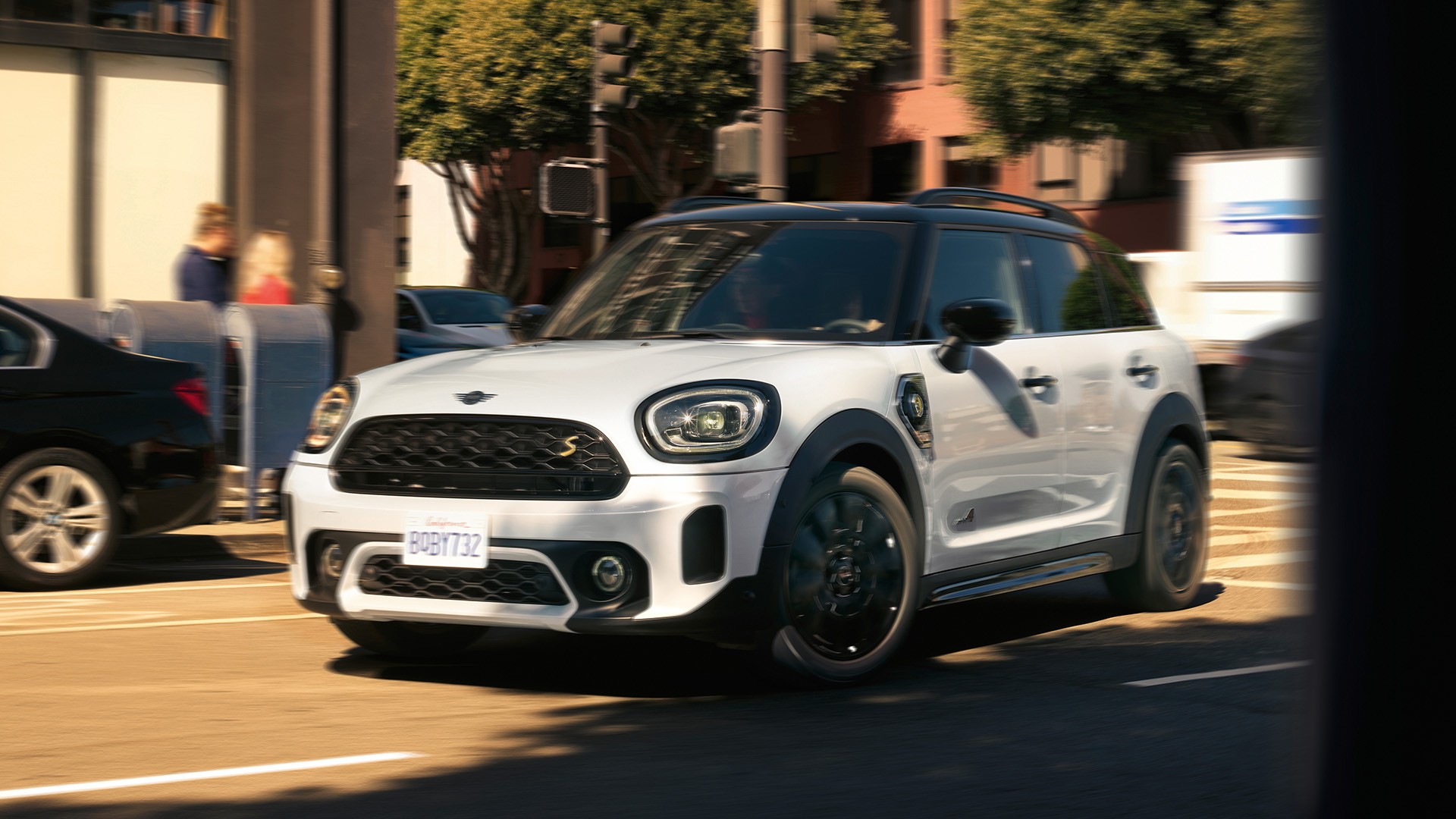 MINI Cooper SE Countryman All4 – מבט צדדי קדמי - השוואת דגמים MINI Cooper SE Countryman All4 – מבט צדדי קדמי - השוואת דגמים